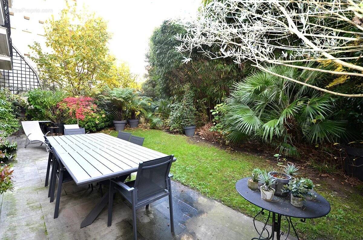 Appartement à NEUILLY-SUR-SEINE