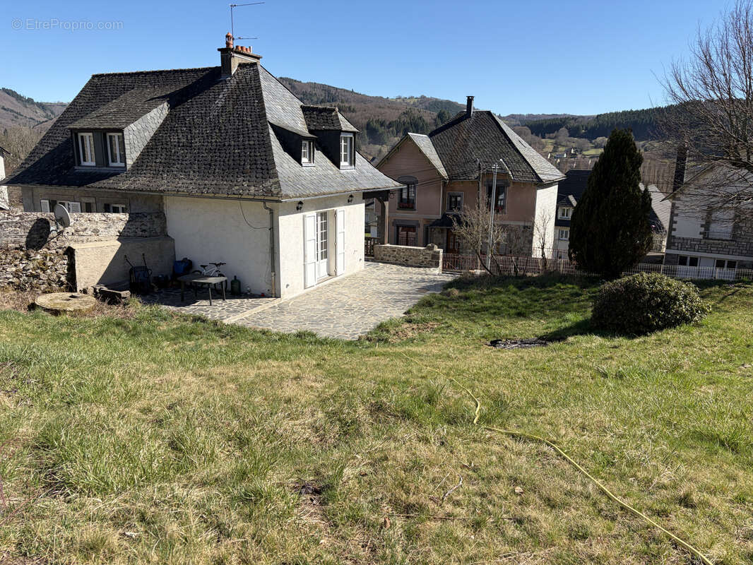 Maison à CONDAT