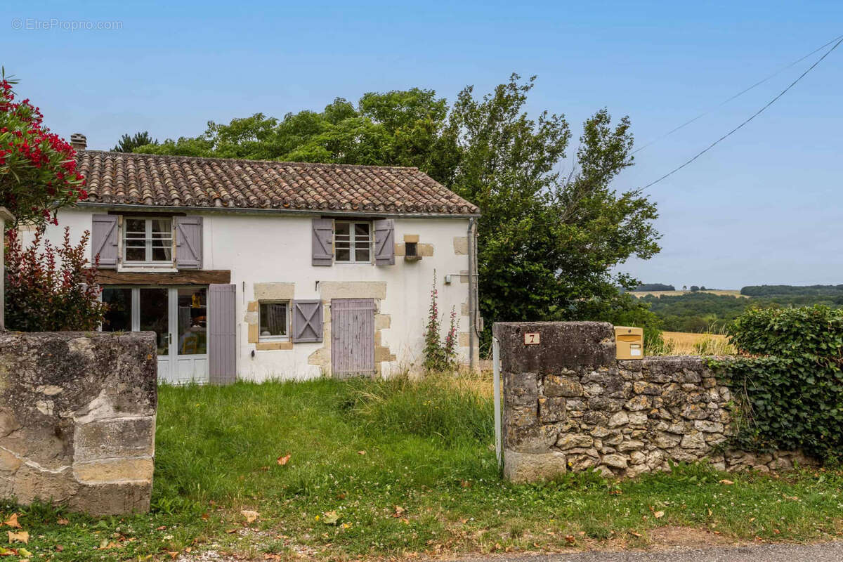 Village house with garden - photo 2