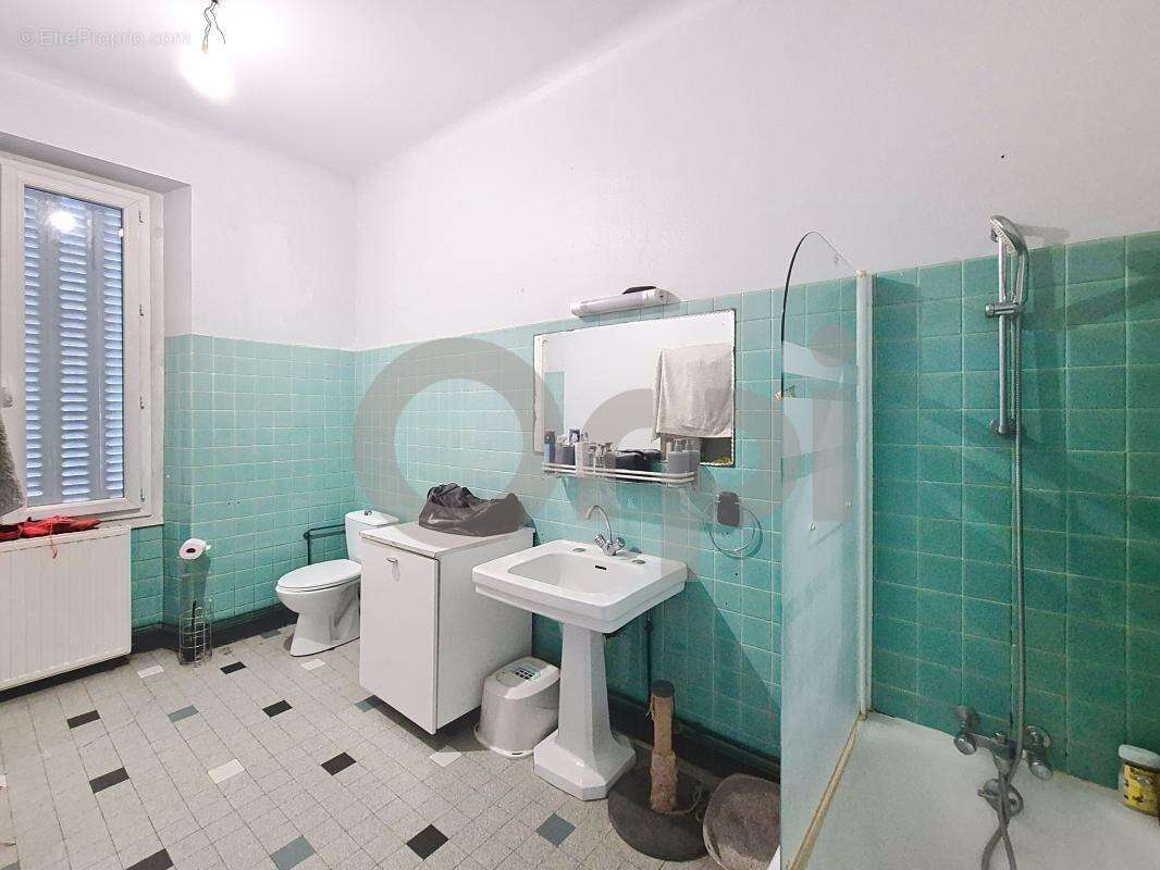 Appartement à LE LARDIN-SAINT-LAZARE