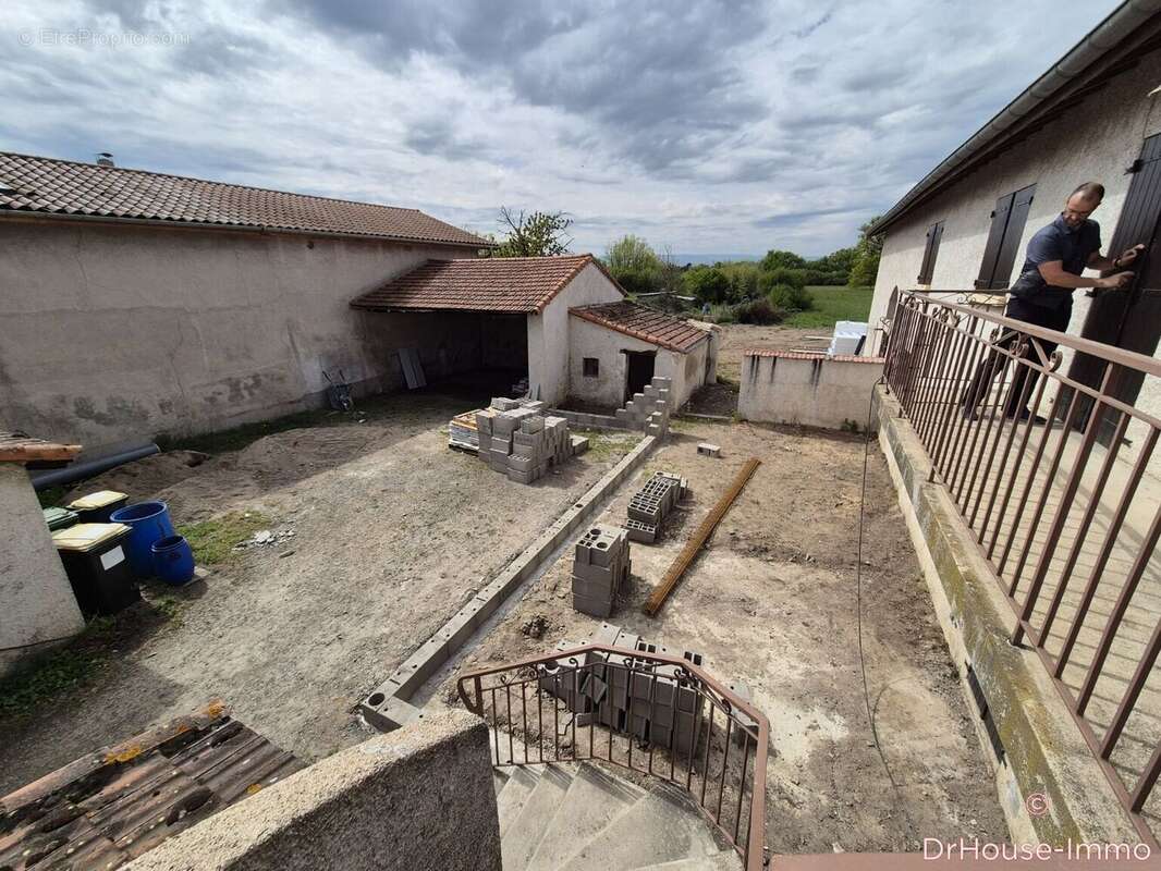 Appartement à VEAUCHE