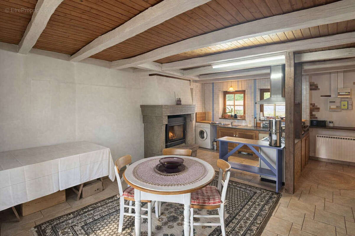 Maison à CHARETTE-VARENNES