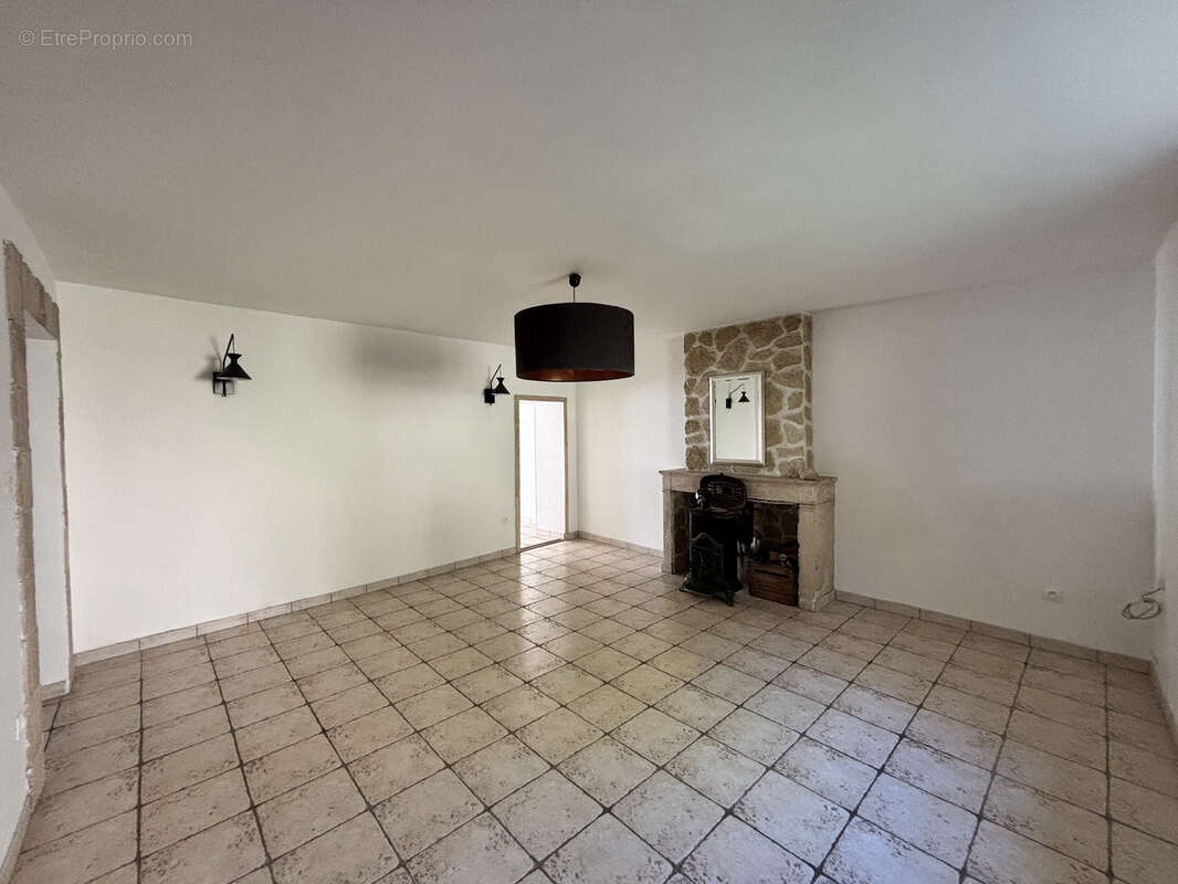 Maison à OURCHES-SUR-MEUSE