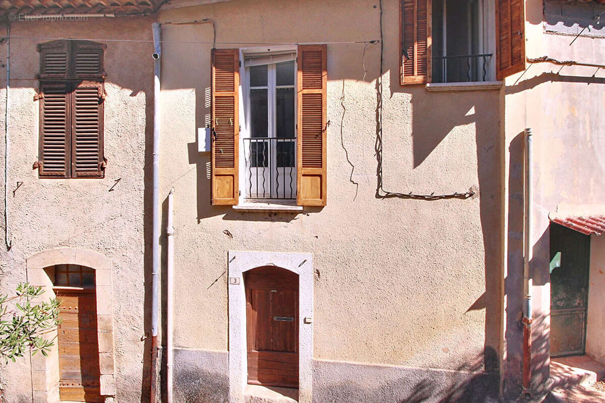 Maison à ENTRECASTEAUX