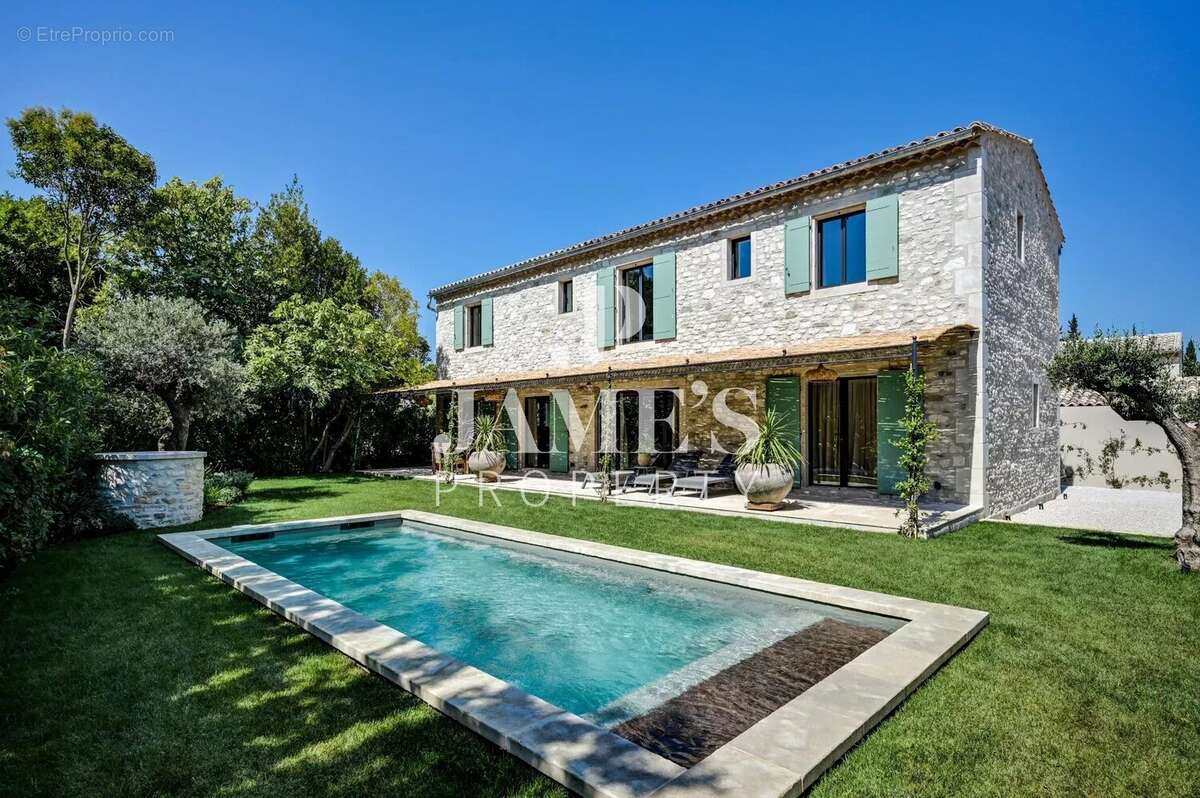 Maison 200 m² à Saint-Remy-De-Provence  - photo 2