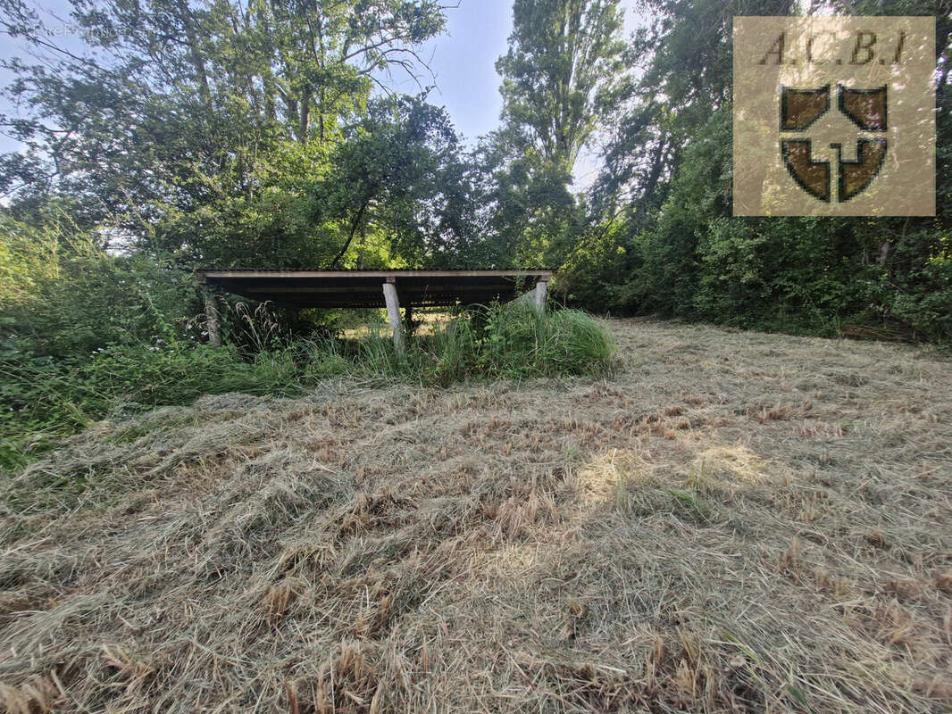 Terrain à PEZOU
