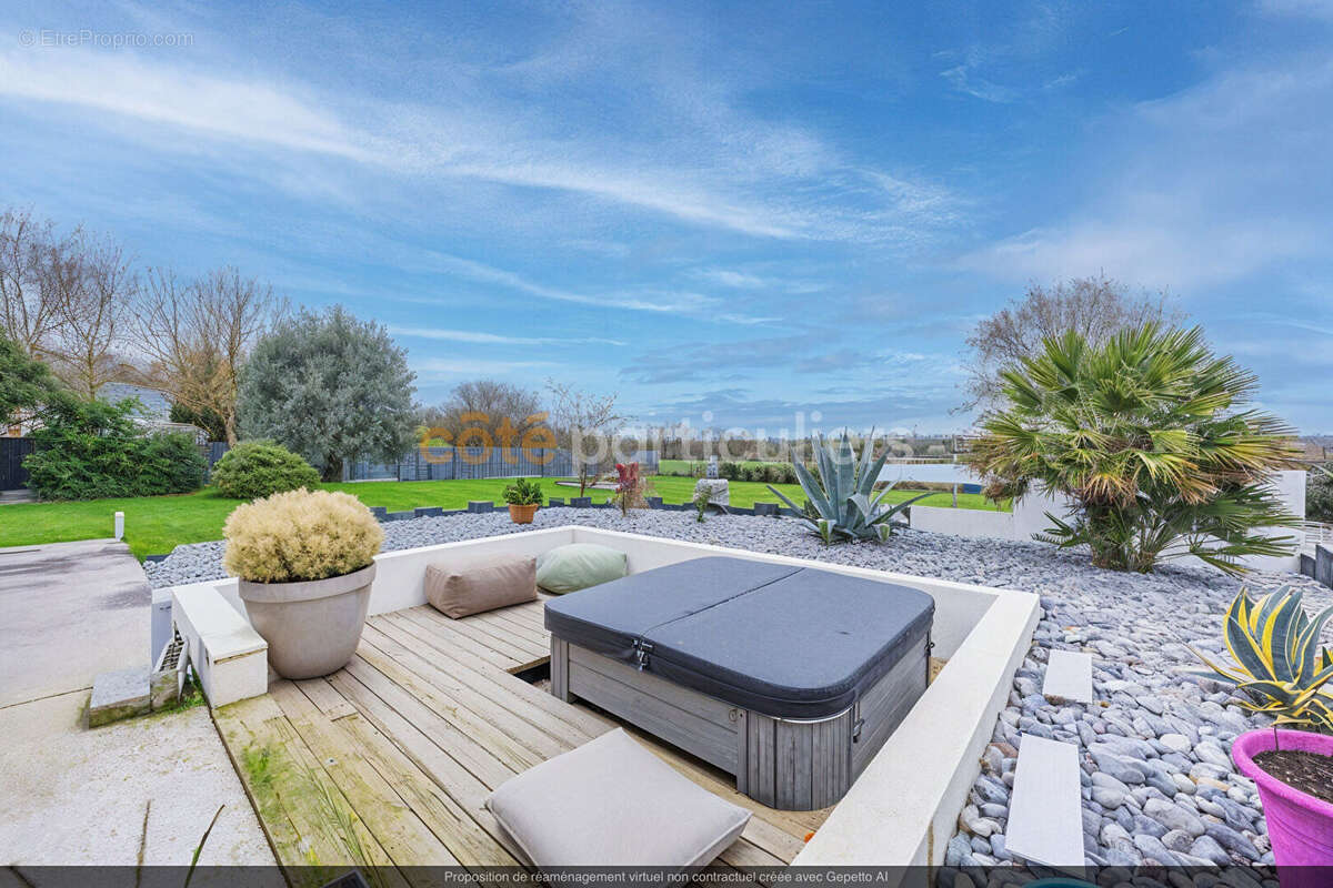 Maison à SAINT-HERBLON