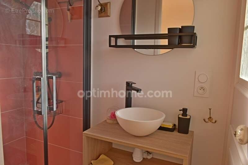 Maison familiale de plain-pied avec grande piscine intérieure, aux portes de la Gacilly - photo 13
