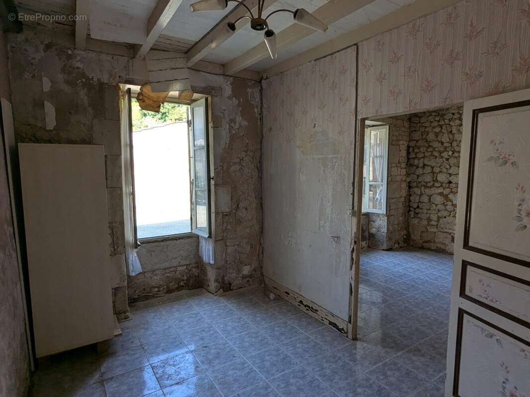 Maison 145 m² à Mortagne-Sur-Gironde  - photo 3