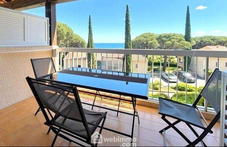 Élégante terrasse ouverte sur la mer et la pinède. - Appartement à SAINTE-MAXIME