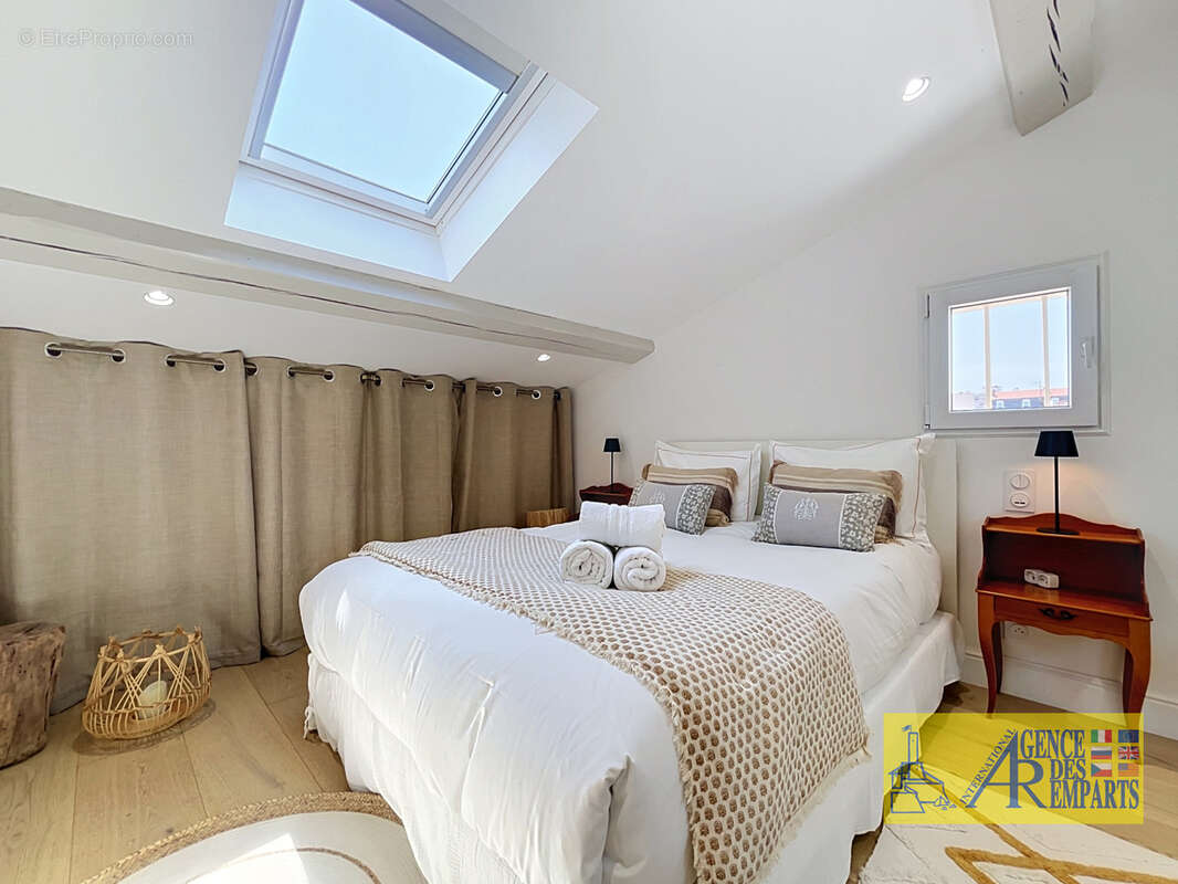 Élégant duplex en mezzanine dans le Vieil Antibes - photo 3