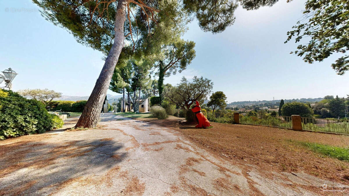 A vendre, Maison de Type 4 de plain-pied - Marseille 11e La Valentine ? 270 m², Vue panoramique & Piscine à débordement- 4 garag - photo 5
