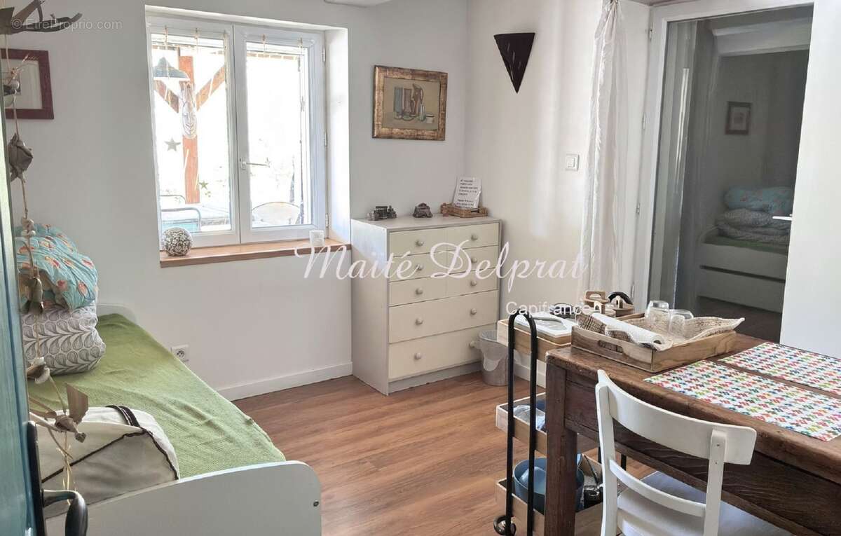 Maison individuelle sur 2 niveaux, avec salon cathédrale, 3 chambres,1 bureau et piscine, entièrement rénovée - photo 14