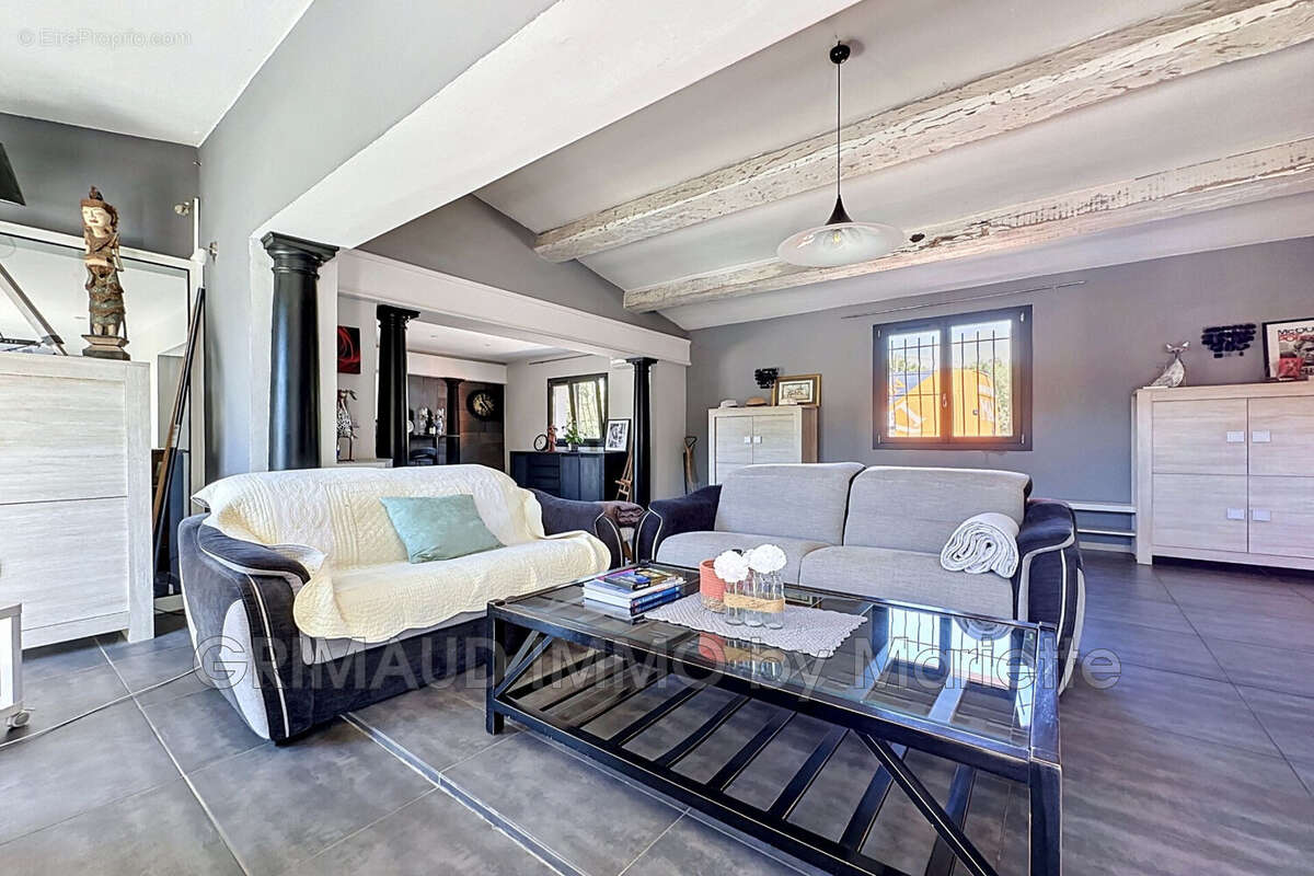 Maison à LE MUY