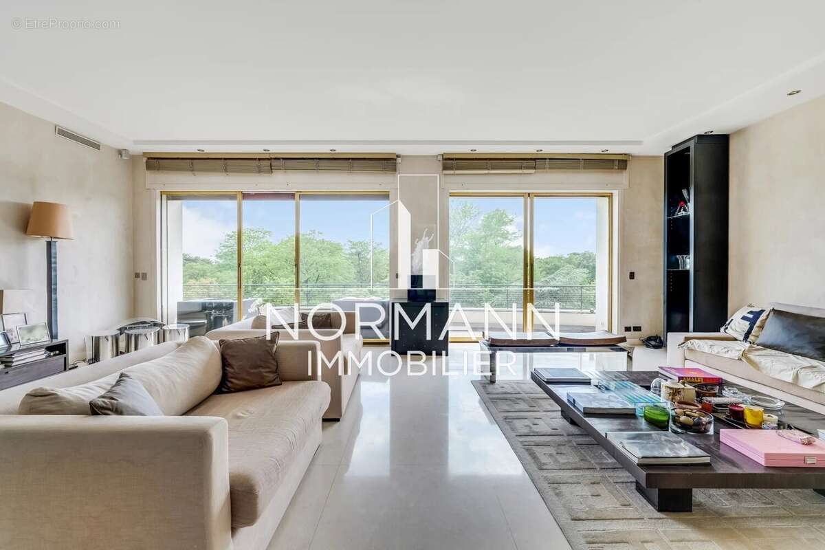 Appartement à NEUILLY-SUR-SEINE