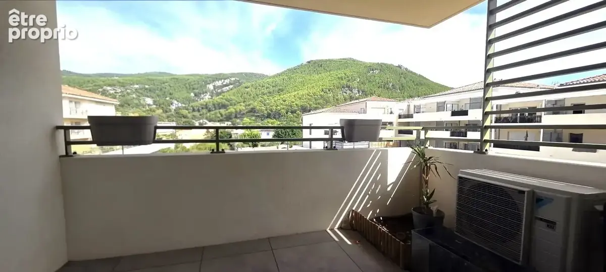 Appartement T3 + Terrasse + Box double fermé - photo 2