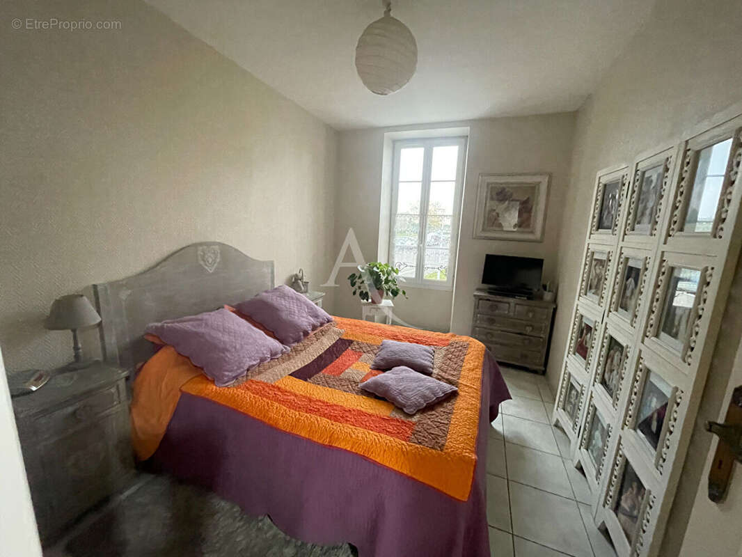 Maison à SAINT-JEAN-D'ANGELY