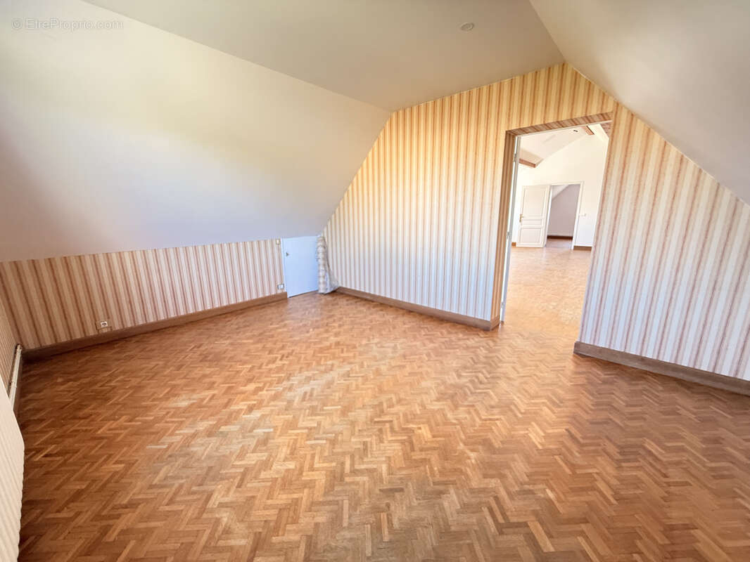 Maison à SAINT-PRYVE-SAINT-MESMIN