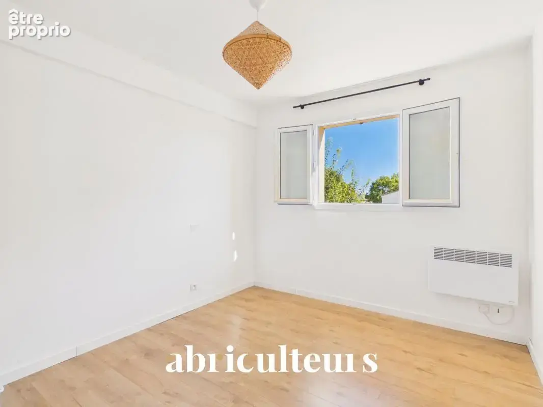 Appartement T4 de 107 m² avec entrée indépendante en vente à Grans (13450) - photo 7