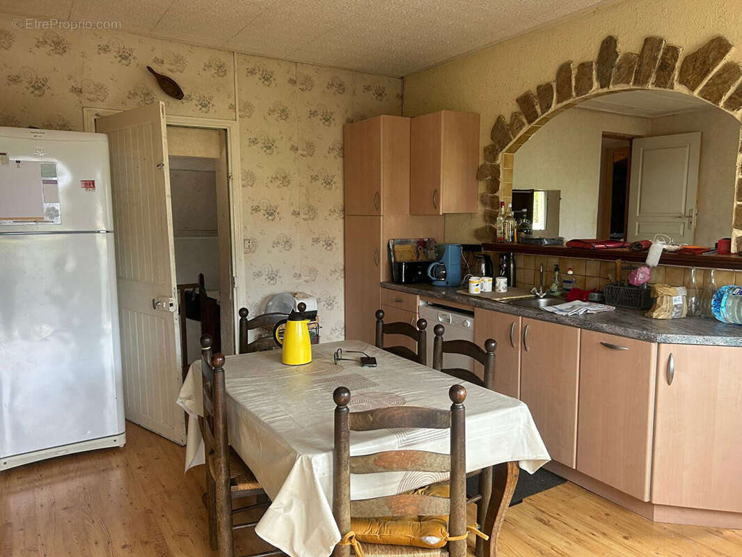 Pommerit-le-vicomte, Maison avec sous-sol aménagé  sur 2200 m² de terrain constructible - photo 2