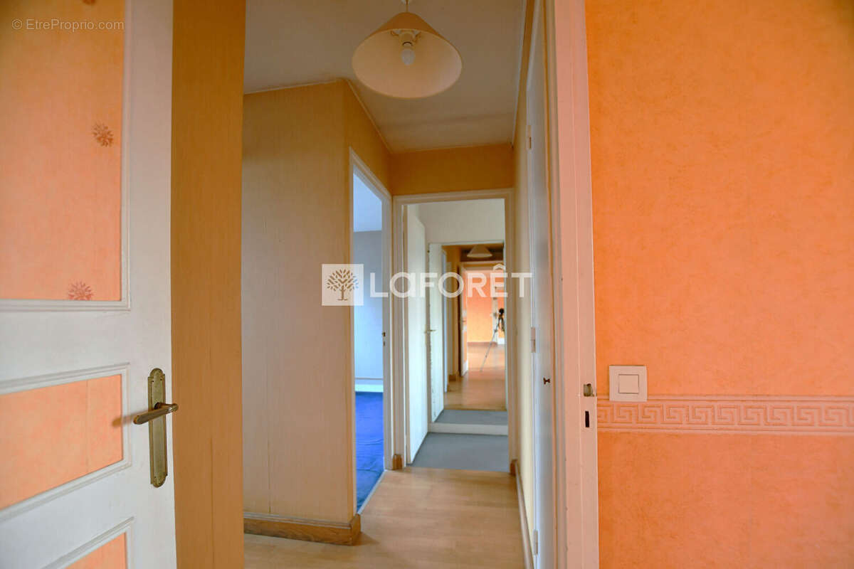 Appartement à LA CELLE-SAINT-CLOUD