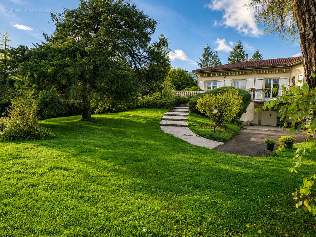 Maison à CHAMPNIERS