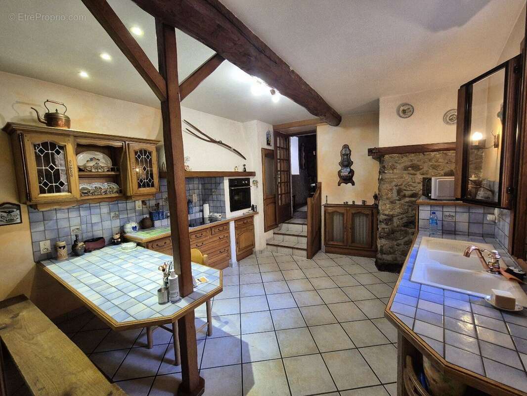 Maison T7 de 180 m² avec patio et jardin - photo 10