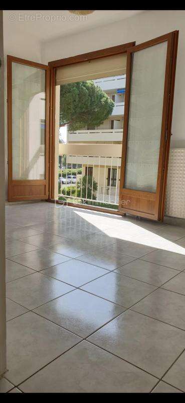 superbe T2 traversant de 49 m2 avec terrasse plage et port a 200 M - photo 2
