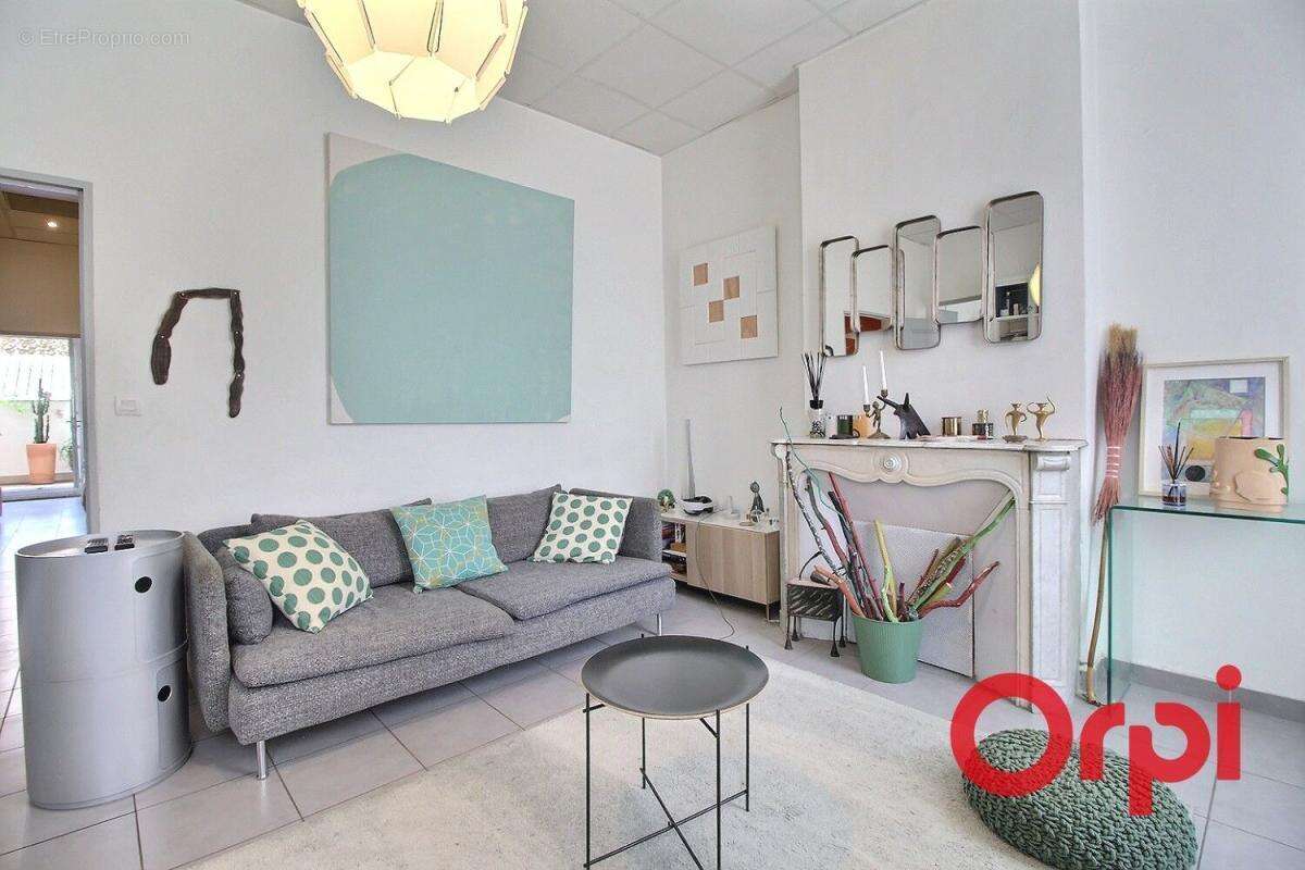 Appartement à MARSEILLE-2E