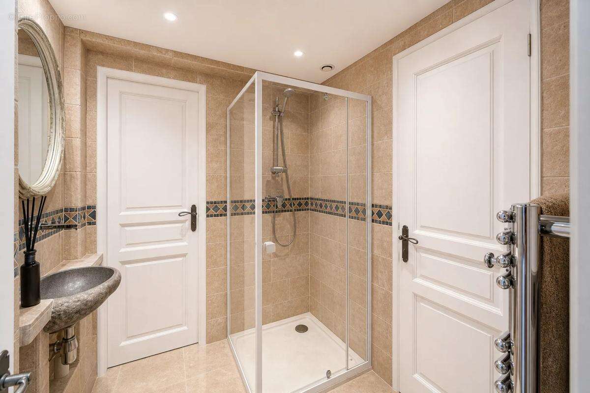Maison de 6 pièces de 256 m² à Le Bar-sur-Loup - photo 20