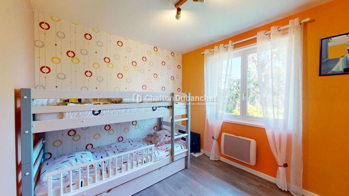 COURS LA VILLE - Maison de 116 m² - photo 9