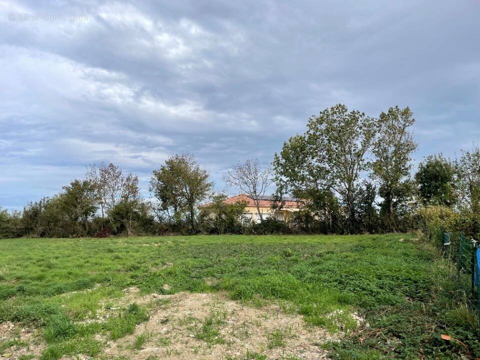 Terrain à CAHUZAC