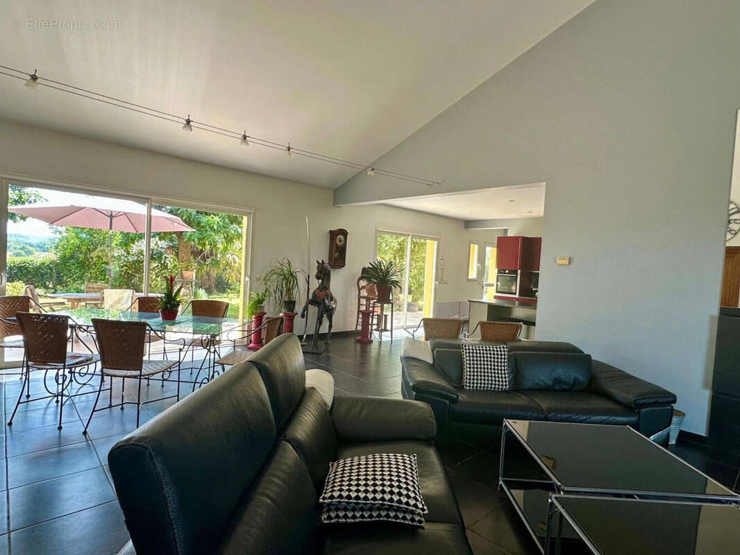 Maison contemporaine dans la campagne gersoise avec gîte, piscine et grand garage en sous-sol - photo 7