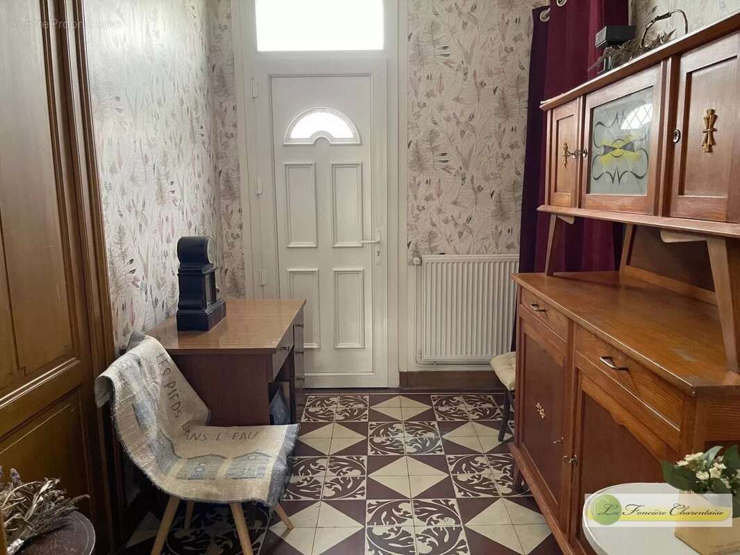 Maison à AIGRE