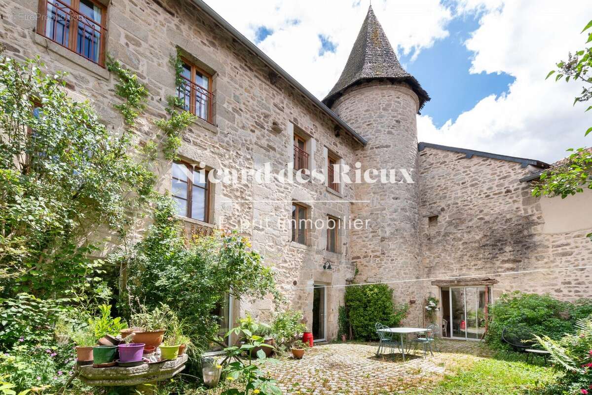 Maison à EYMOUTIERS