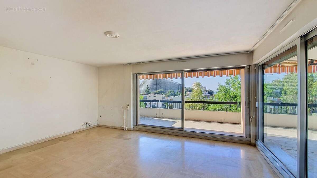 Appartement à VILLENEUVE-LOUBET