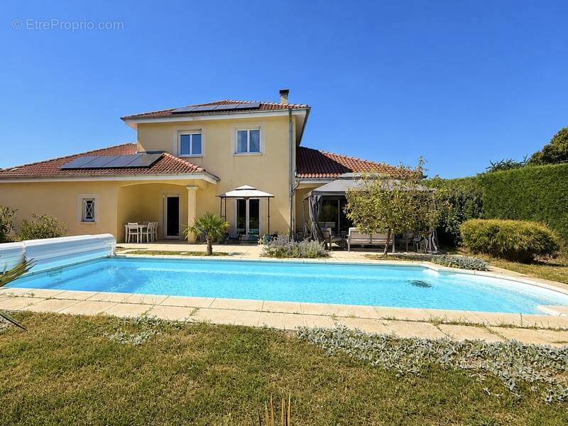 Maison à ECLOSE