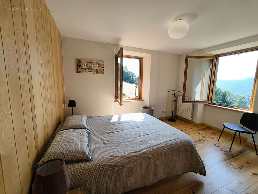 Corps de ferme de montagne  , superbement rénové  , dépendances  3.2 HA - photo 14