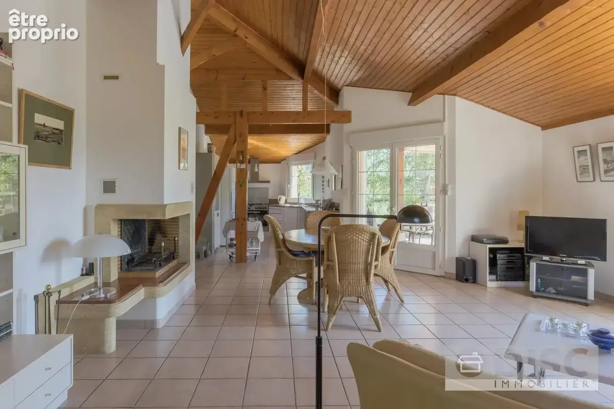Belle maison moderne avec 1 hectare de terrain et belles vues - photo 5