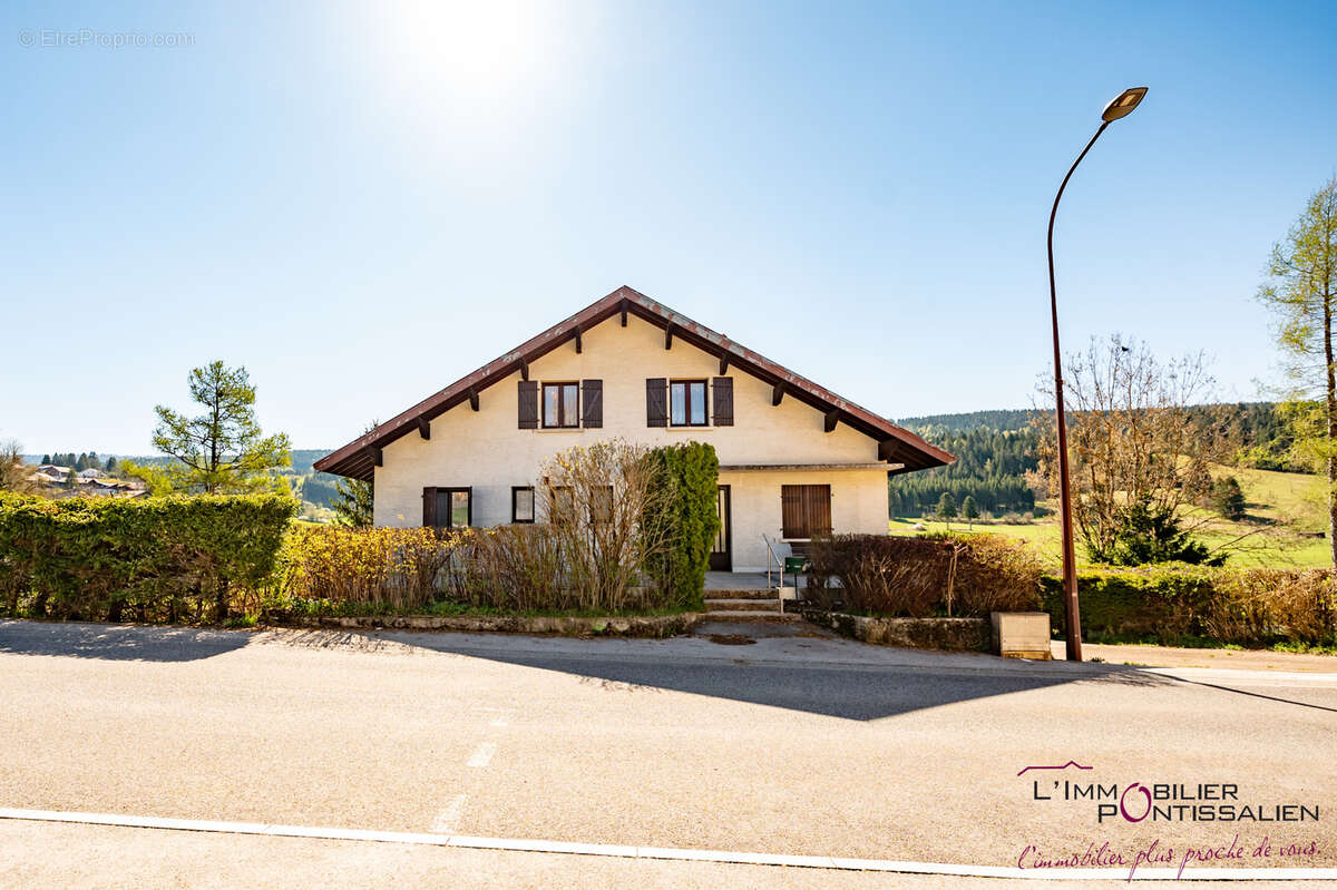 Maison à ROCHEJEAN