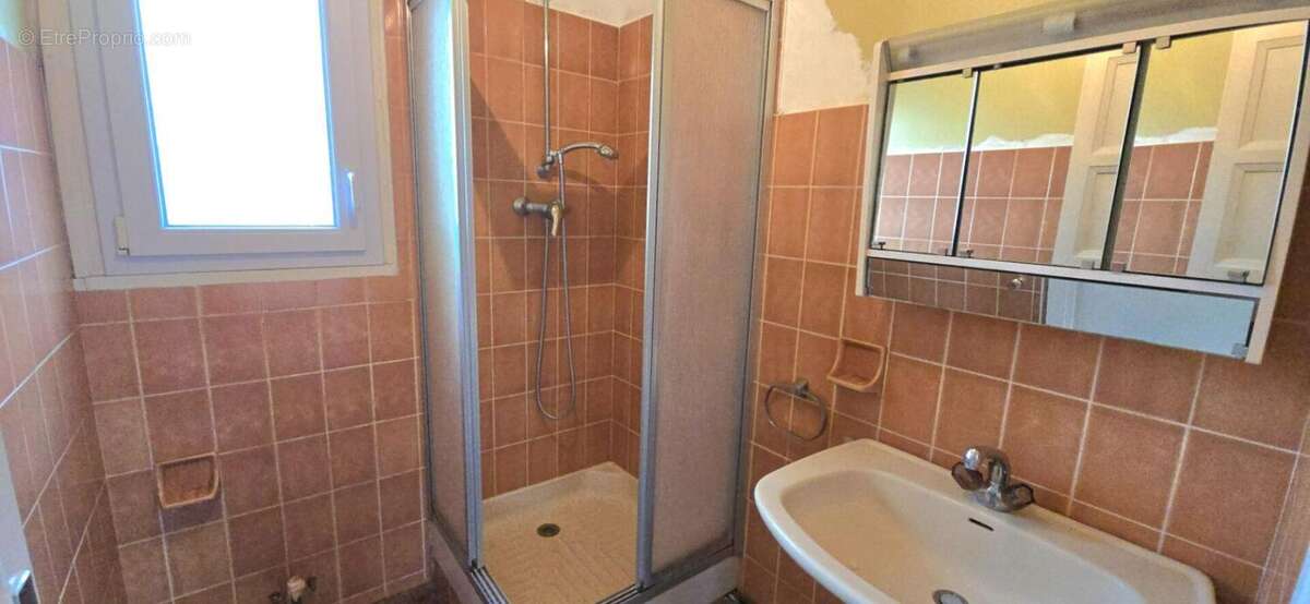 Maison de ville, de type 5, sous-sol, garage et jardin clos de 317 m² - photo 12