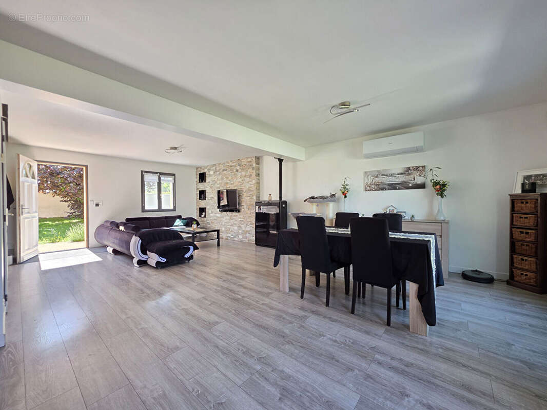 Maison à GENLIS