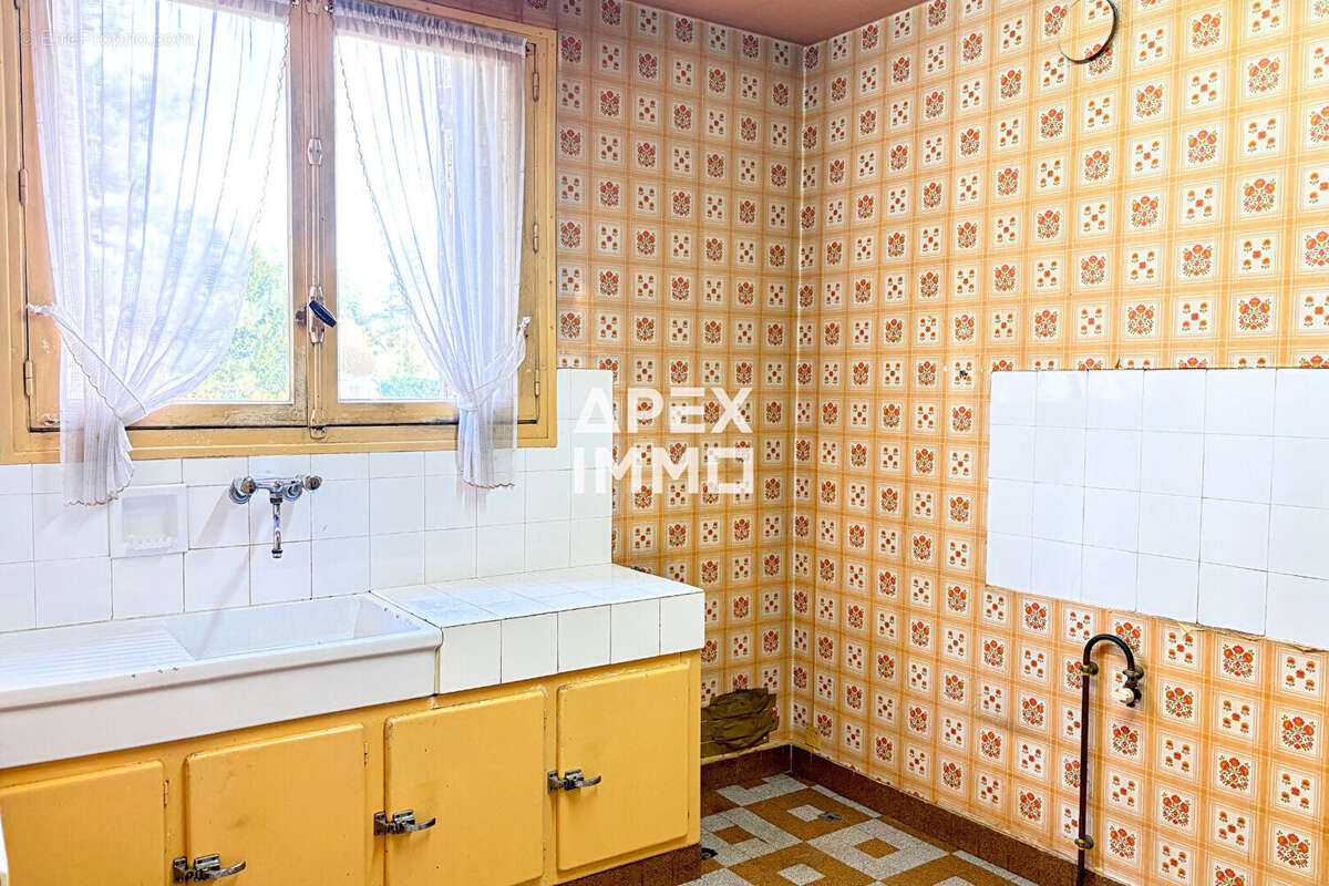 Maison à SAINT-DENIS-DE-L&#039;HOTEL