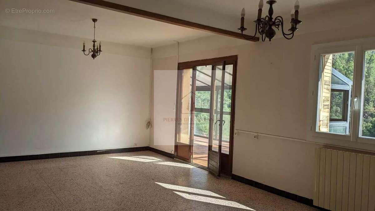 Appartement à LE COLLET-DE-DEZE