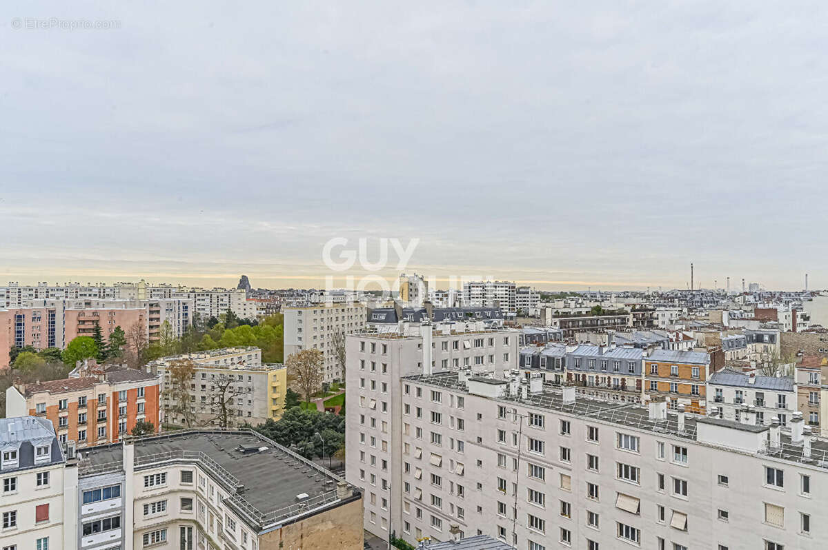 Trois pièces en étage très élevé - Vue dégagée - Lumineux et paisible - photo 4