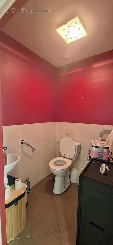 Commerce à THORIGNY-SUR-OREUSE