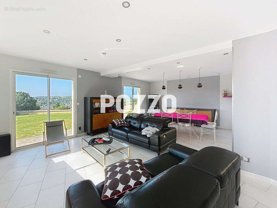 Maison à CONDE-SUR-VIRE