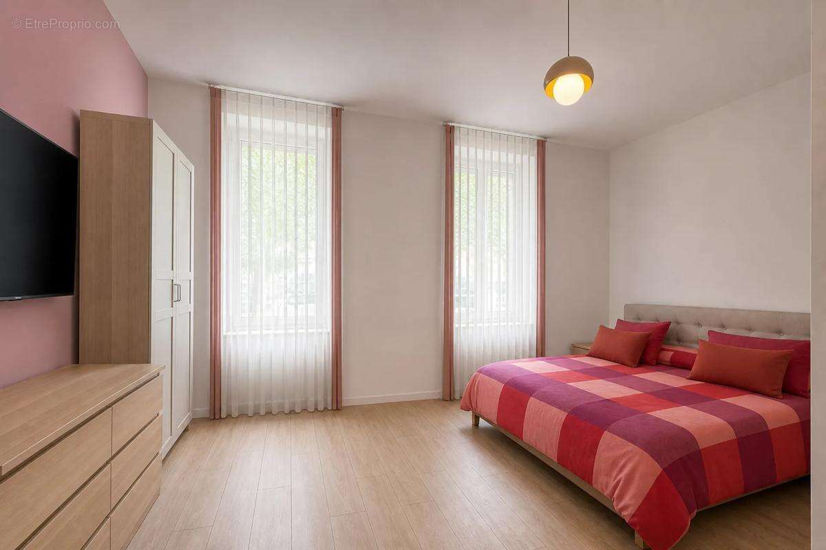 Appartement de 5 pièces de 145 m² à Saint-Étienne - photo 5