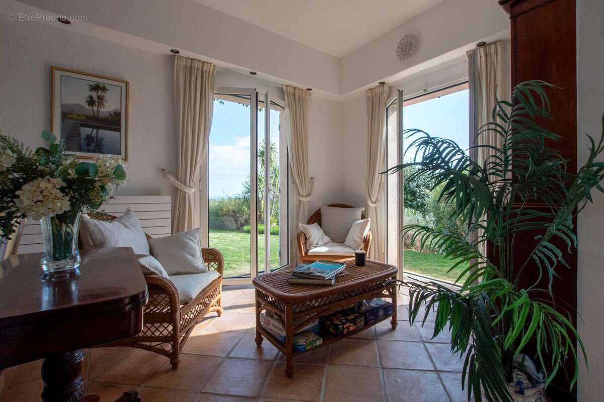 Maison à MANDELIEU-LA-NAPOULE