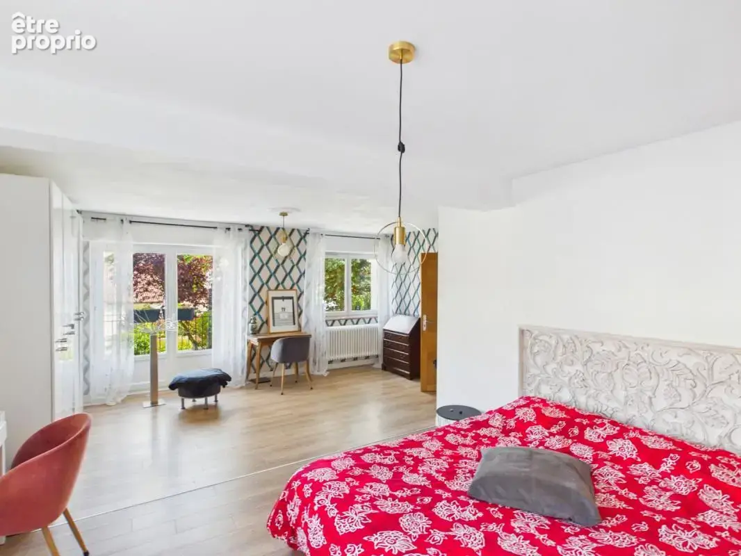 Scy-Chazelles – Maison familiale de 300 m² avec 6 chambres et espace indépendant - photo 4